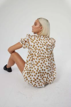 Heimstone Gaya Blouse In White XXL Messy Dots SALES 9 Heimstone Gaya Blouse In White XXL Messy Dots SALES