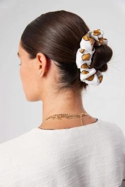 Heimstone Shop Woman Scrunchie In White XXL Messy Dots